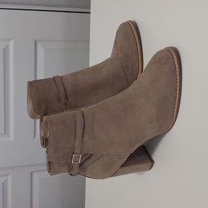 Banana Republic heeled booties, size 9 1/2